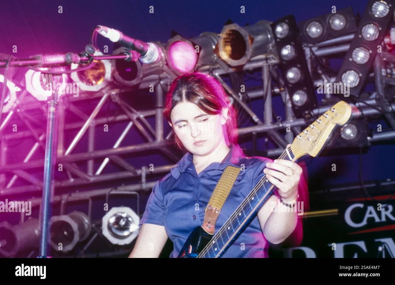 DELGADOS, READING FESTIVAL, 1998: Emma Pollock of Scottish band The ...