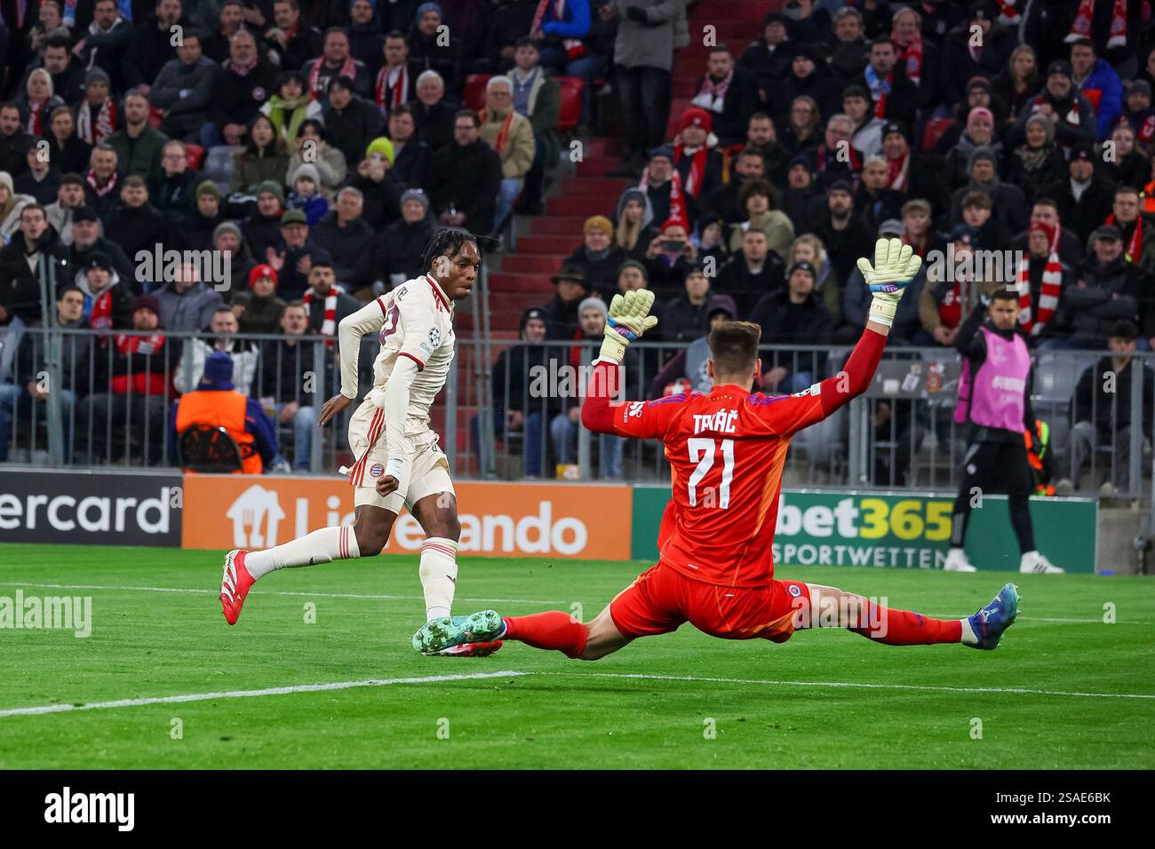 Muenchen, Deutschland. 29th Jan, 2025. Torchance durch Mathys Tel (FC ...