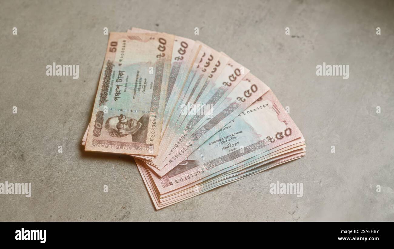 Bog pornosida tort oyoq ustida turgan keksa xonimlar