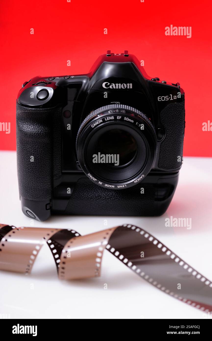 Canon eos 1 n camera hi-res stock photography and images - Alamy