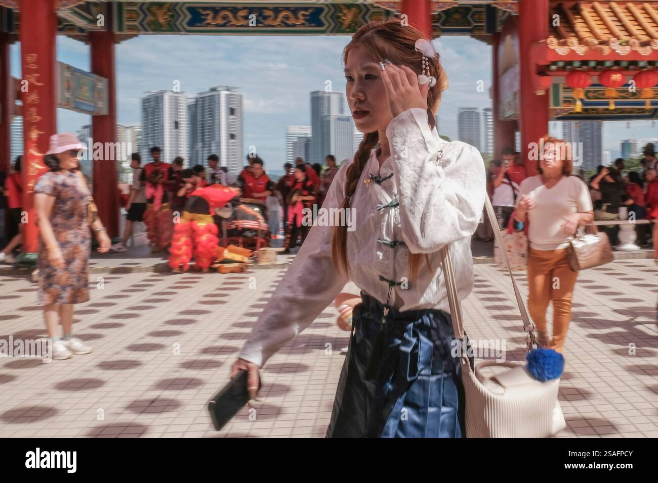 traditional clothes of chinese new year