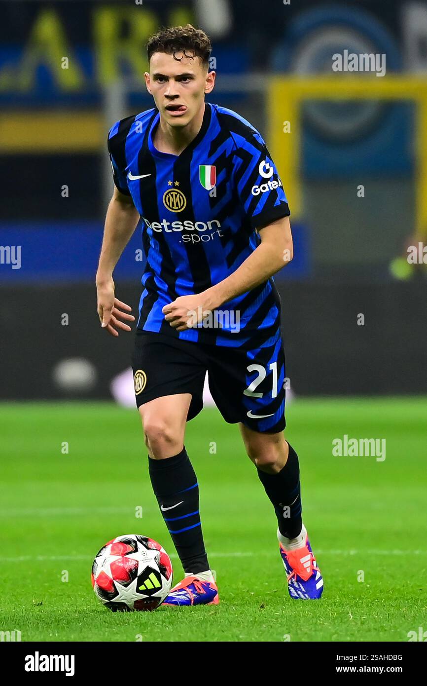 Albanian football hi-res stock photography and images - Page 3 - Alamy, image size:866x1390