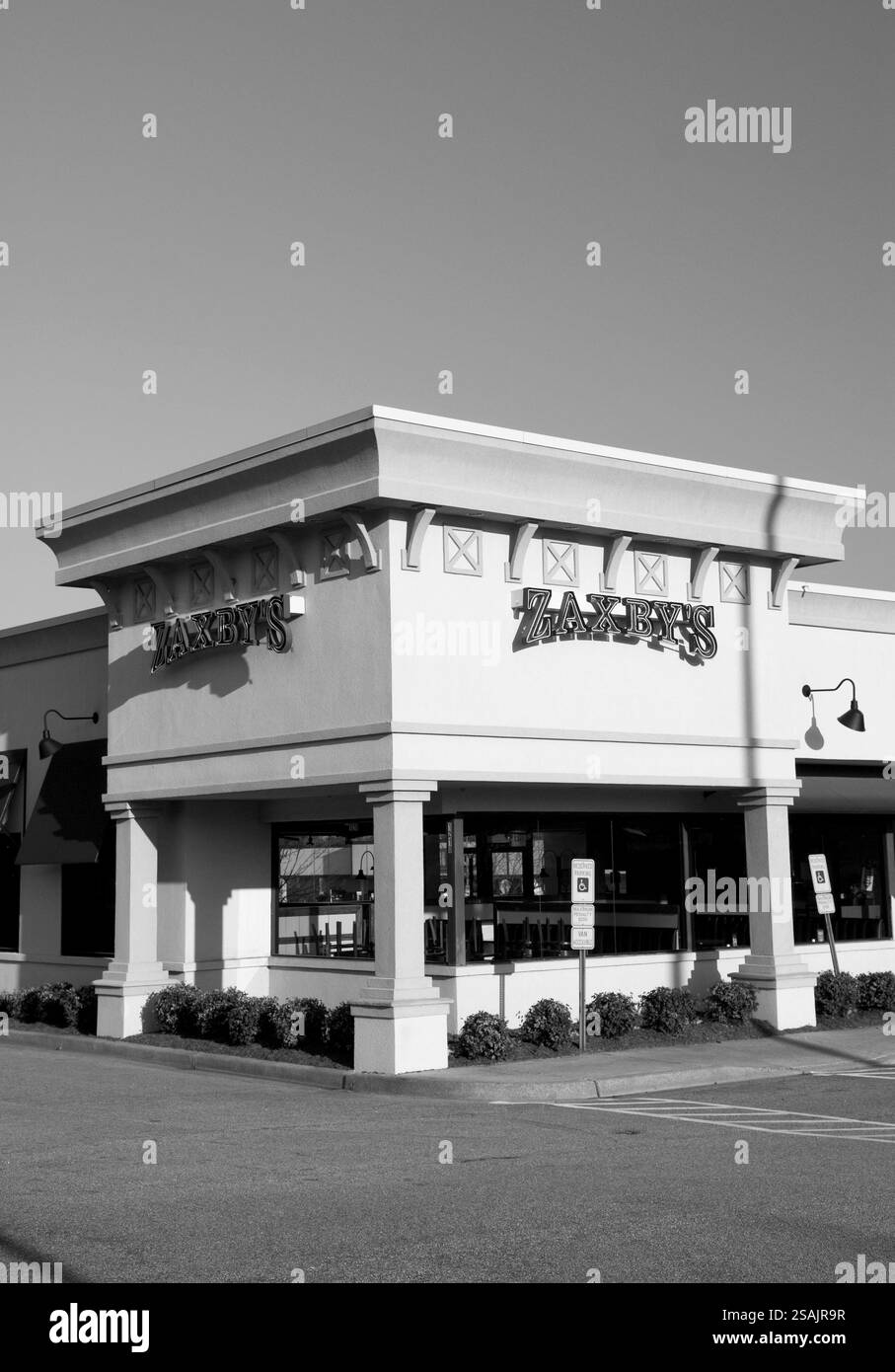 Exterior of a Zaxby’s fastfood restaurant in the USA, known for