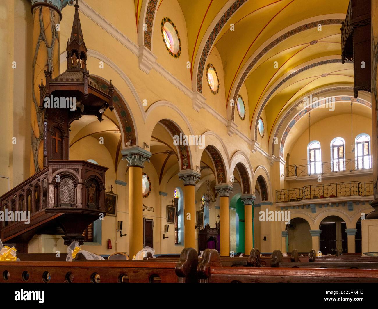 Catholic church africa altar hi-res stock photography and images - Alamy