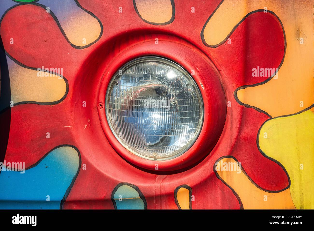 Car at night headlight glare hi-res stock photography and images - Alamy