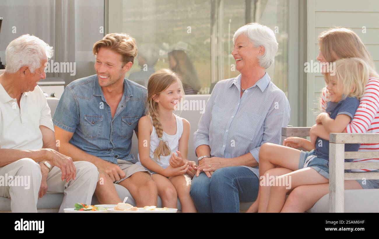 Family sitting outdoors on hi-res stock photography and images - Alamy