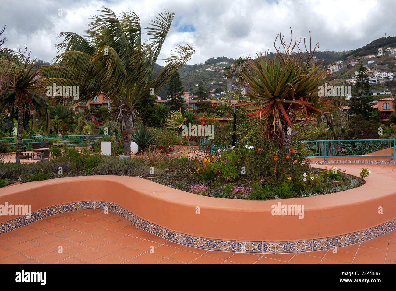 Empty botanic park summer sunny hi-res stock photography and images - Alamy