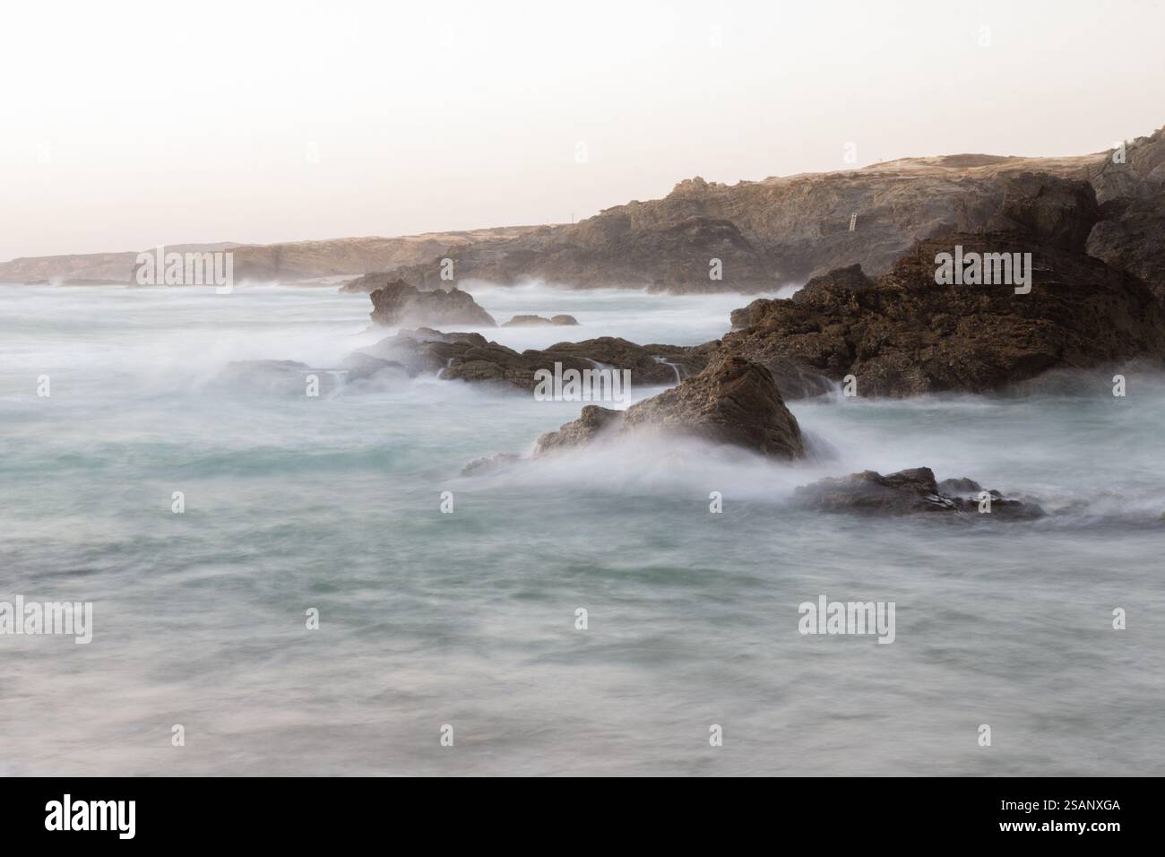 Waves crashing in slow motion hi-res stock photography and images - Alamy