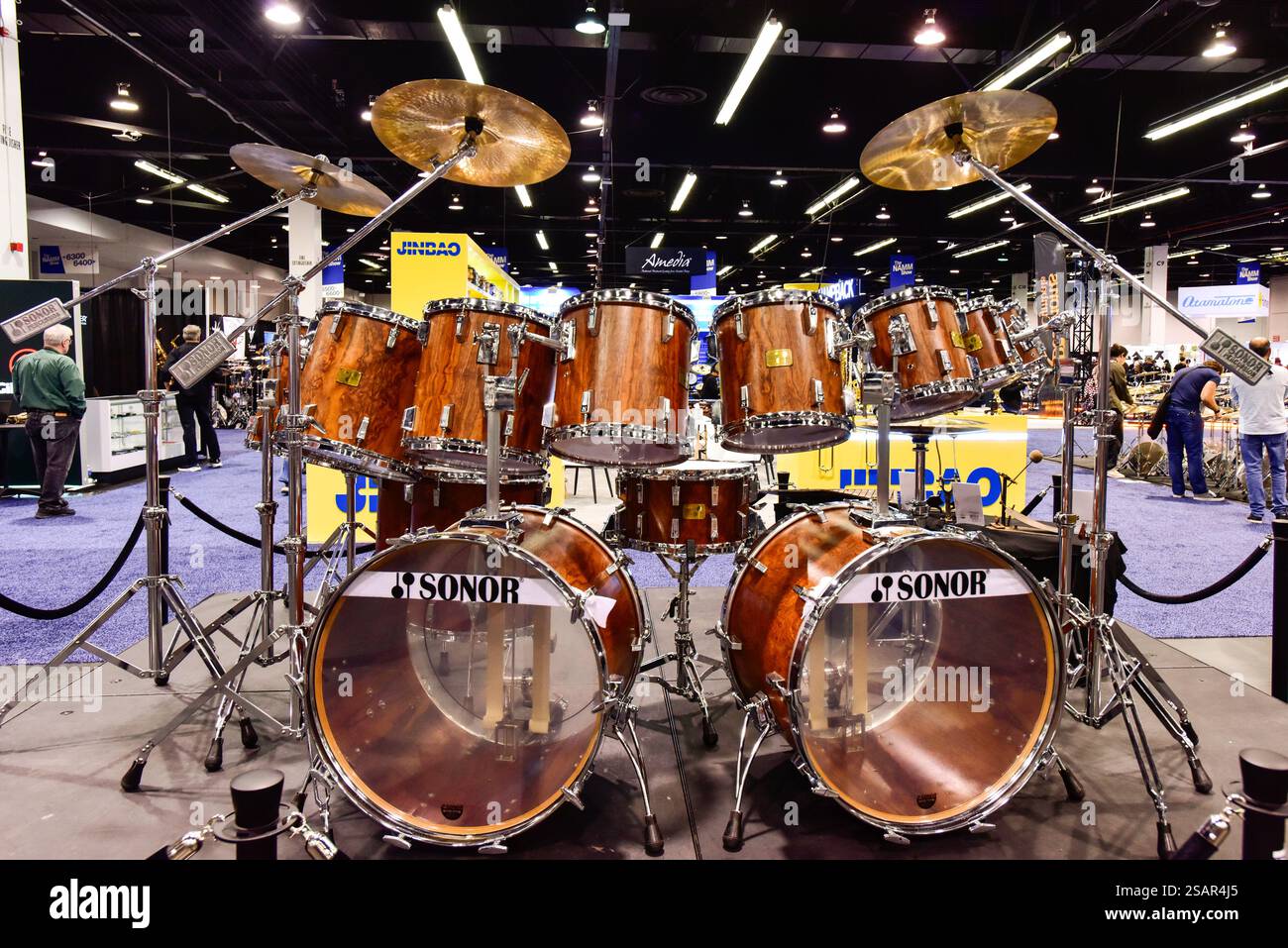 Vintage sonor drums hires stock photography and images Alamy