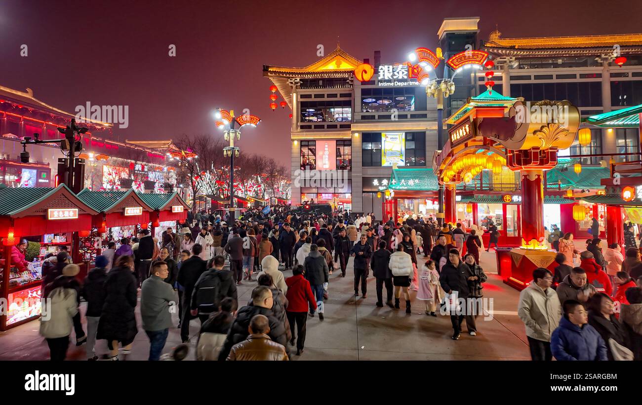 XI'AN, CHINA JANUARY 30, 2025 Photo shows tourists spend the Spring