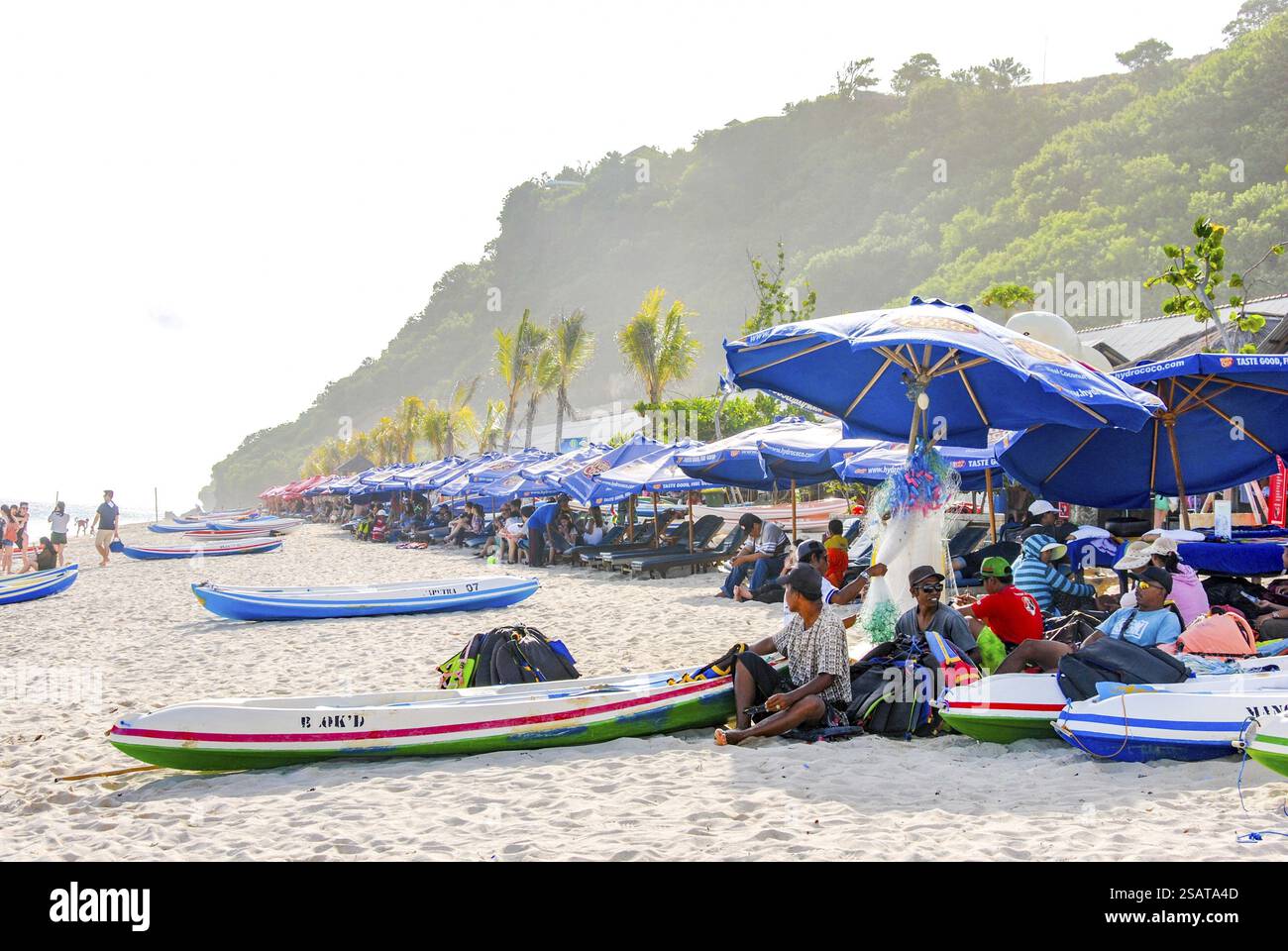 People enjoying a sunny day at Pantai Pandawa Beach Stock Photo - Alamy