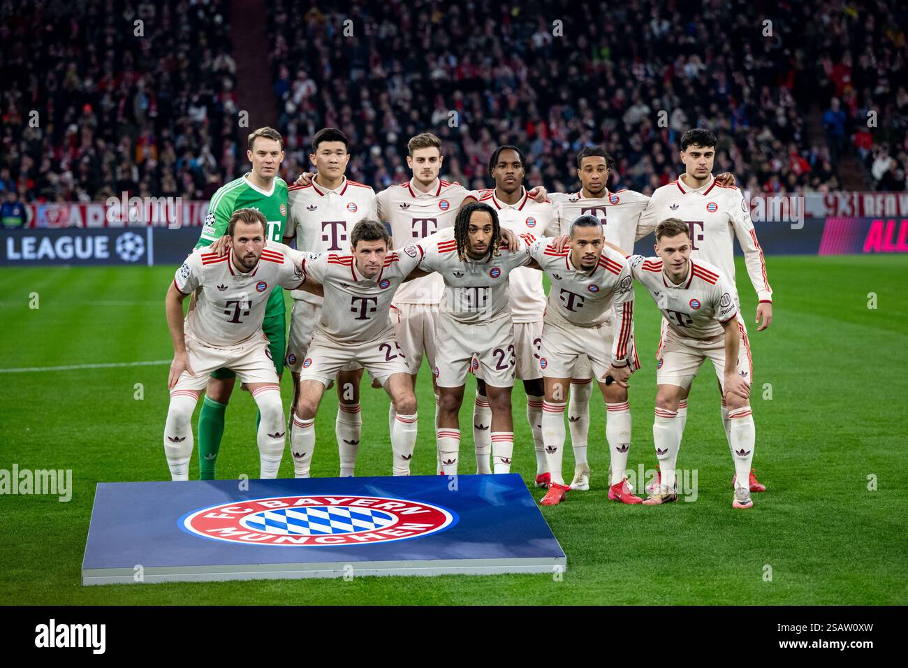 Startelf Teamfoto Manuel Neuer FC Bayern Muenchen 01 Min Jae Kim startelf-teamfoto-manuel-neuer-fc-bayern-muenchen-01-min-jae-kim