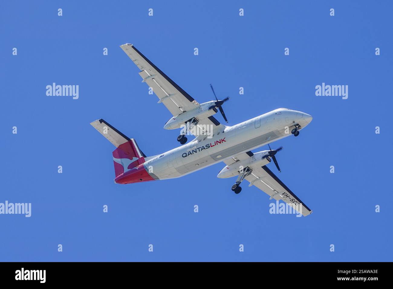 Qantaslink dash 8 hi-res stock photography and images - Alamy Qantaslink dash 8 hi-res stock photography and images - Alamy