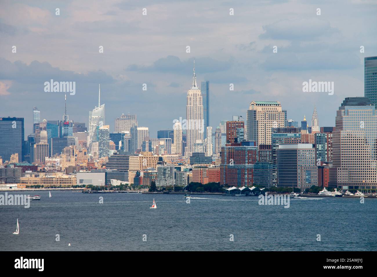The Empire State Building and the buildings of Midtown Manhattan, New ...