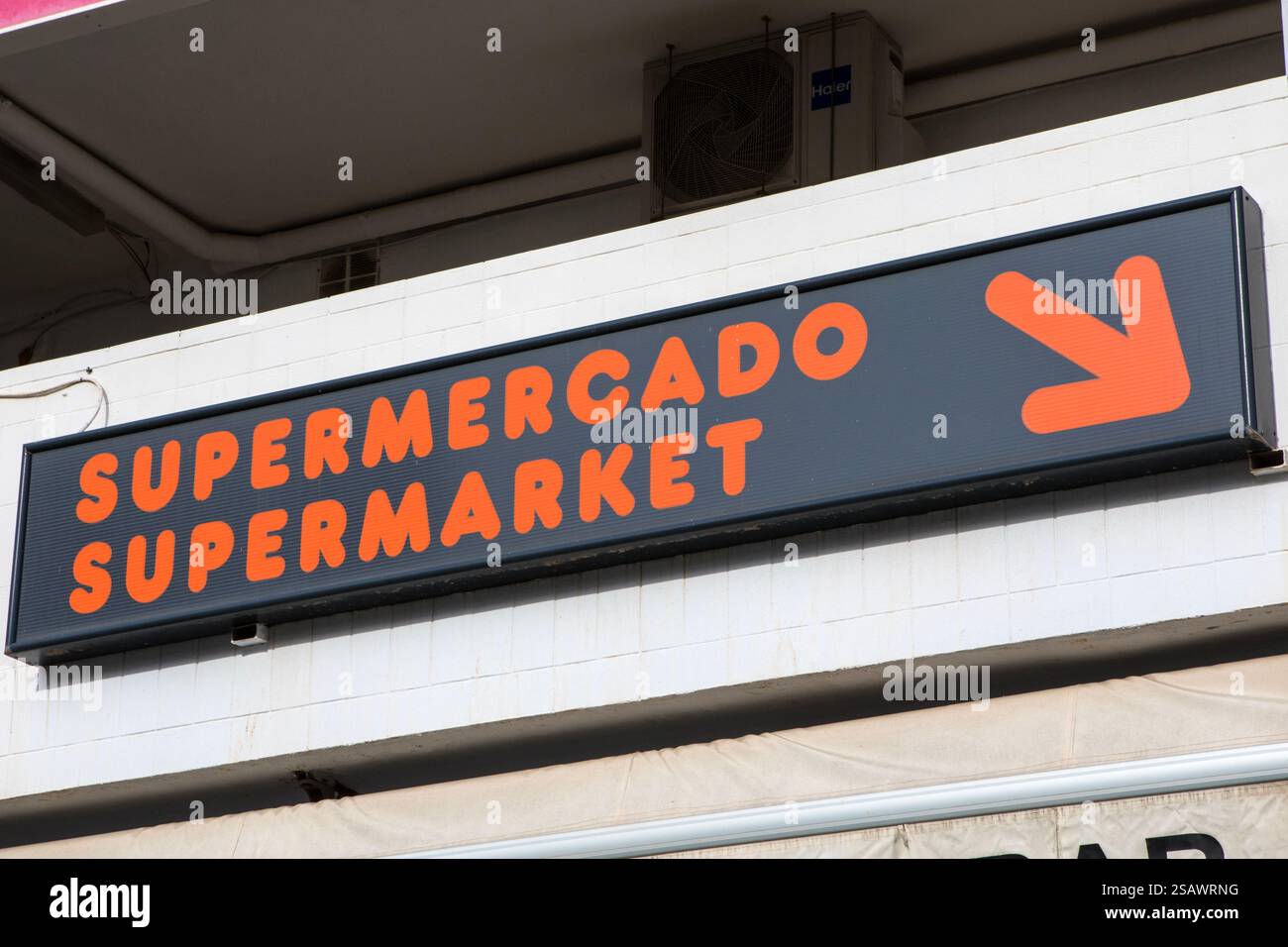 Exterior Del Supermercado