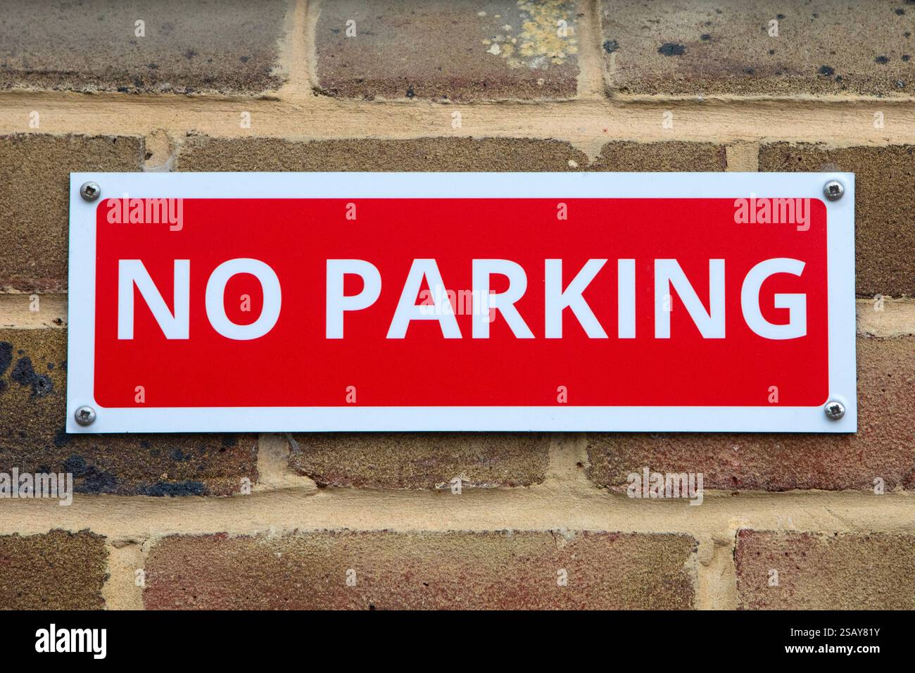 Unauthorised car parking sign hi-res stock photography and images - Alamy