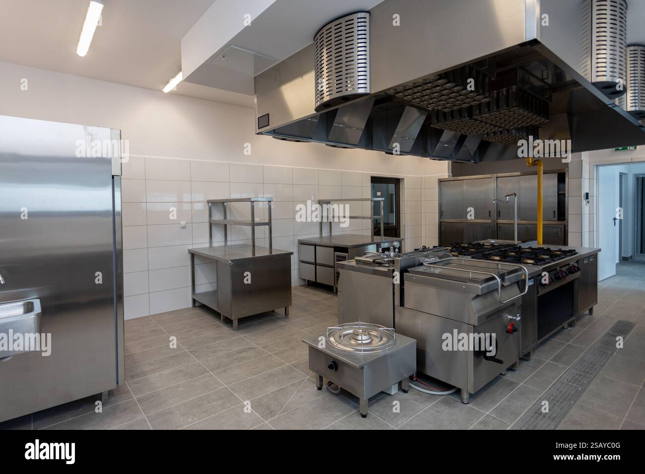 Kitchen integrated lighting hi-res stock photography and images - Alamy