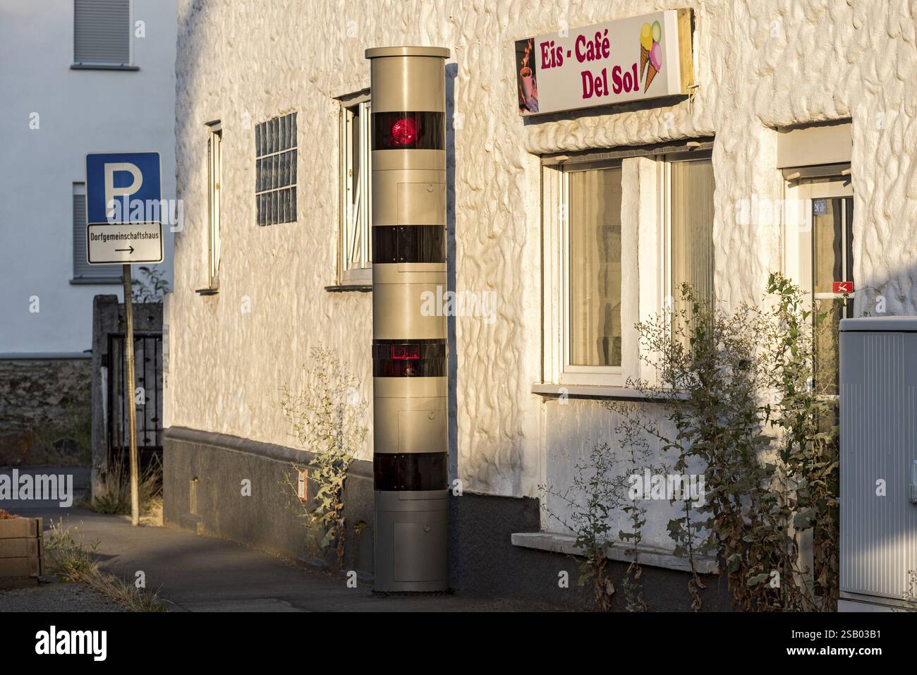 Speed camera column, column with laser measurement for both directions ...