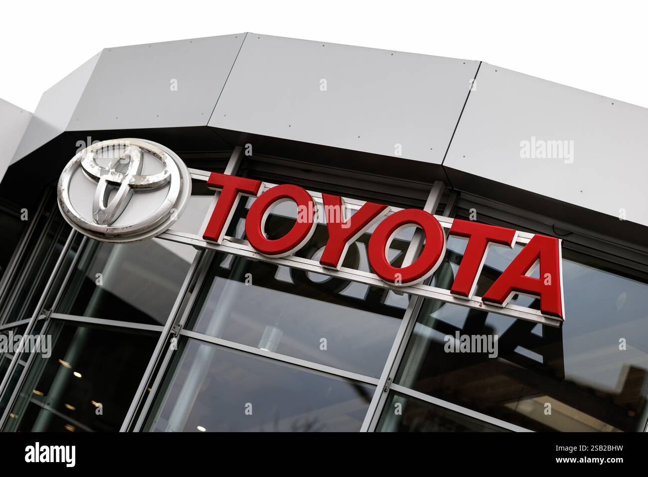Munich, Germany. 31st Jan, 2025. The ellipses, Toyota's brand logo, can ...