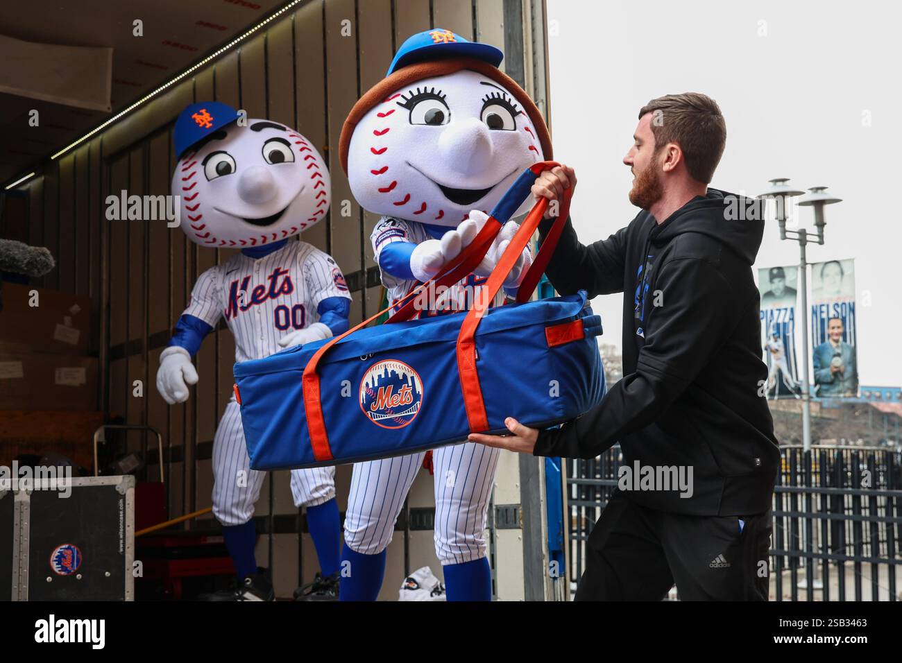 Mrs met citi field hi-res stock photography and images - Alamy