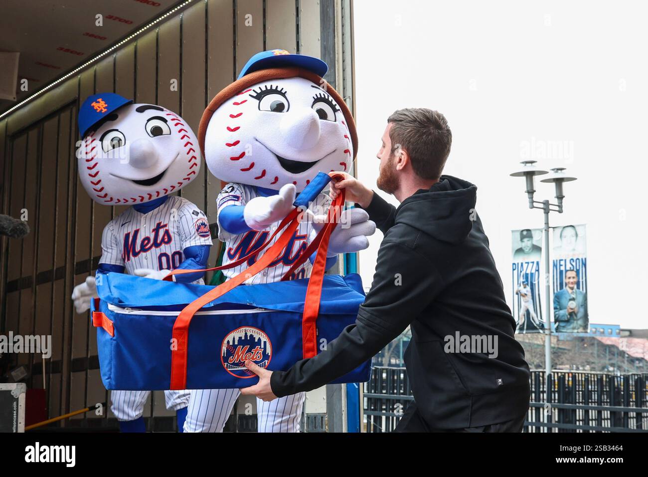 Mrs met citi field hi-res stock photography and images - Alamy