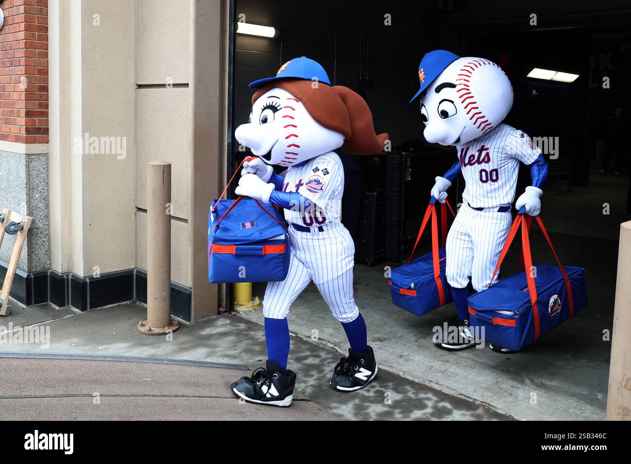 Mrs met citi field hi-res stock photography and images - Alamy
