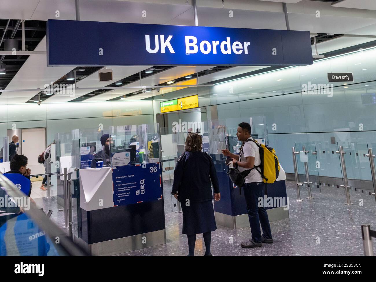 Arrivals at the UK Border at Heathrow Terminal 3 Stock Photo - Alamy