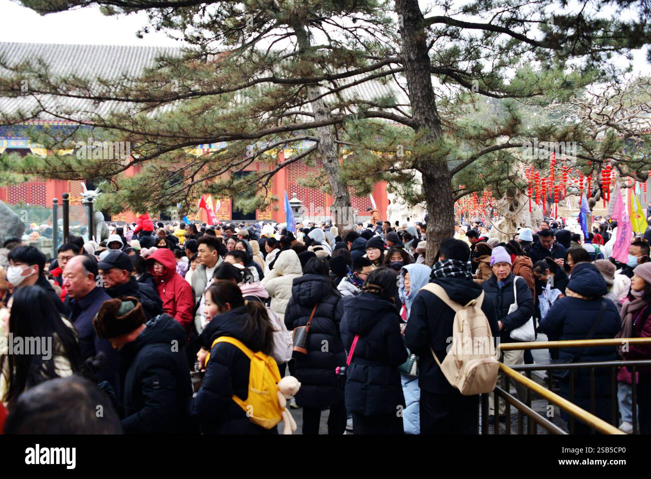 BEIJING, CHINA FEBRUARY 1, 2025 Tourists visit the Summer Palace