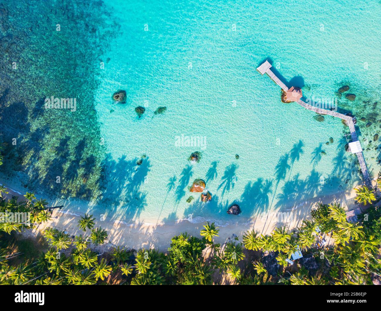 Aerial tropical beach turquoise water hi-res stock photography and ...