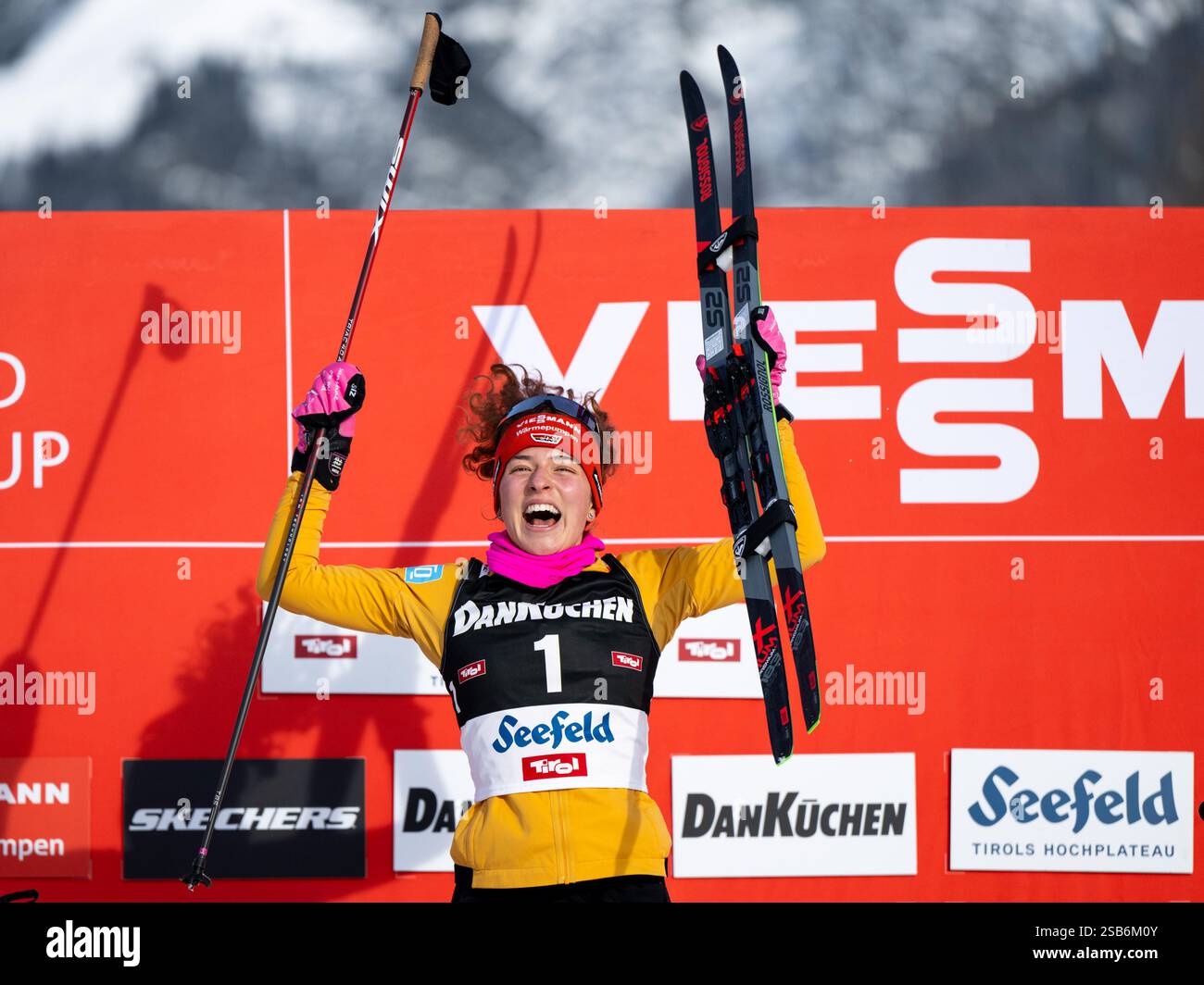 ARMBRUSTER Nathalie (Deutschland) jubelt bei der Siegerehrung auf dem ...