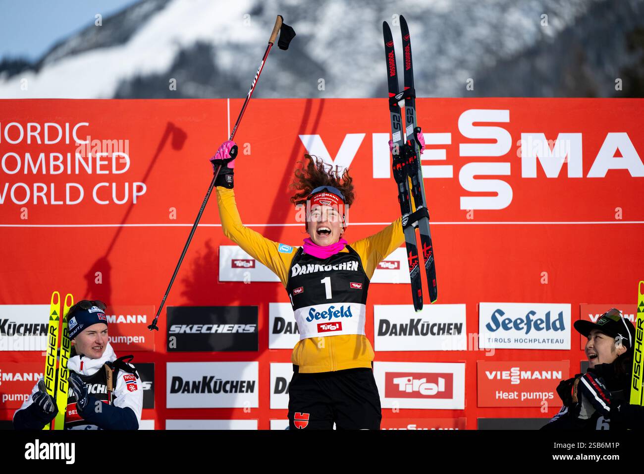 ARMBRUSTER Nathalie (Deutschland) jubelt bei der Siegerehrung auf dem ...