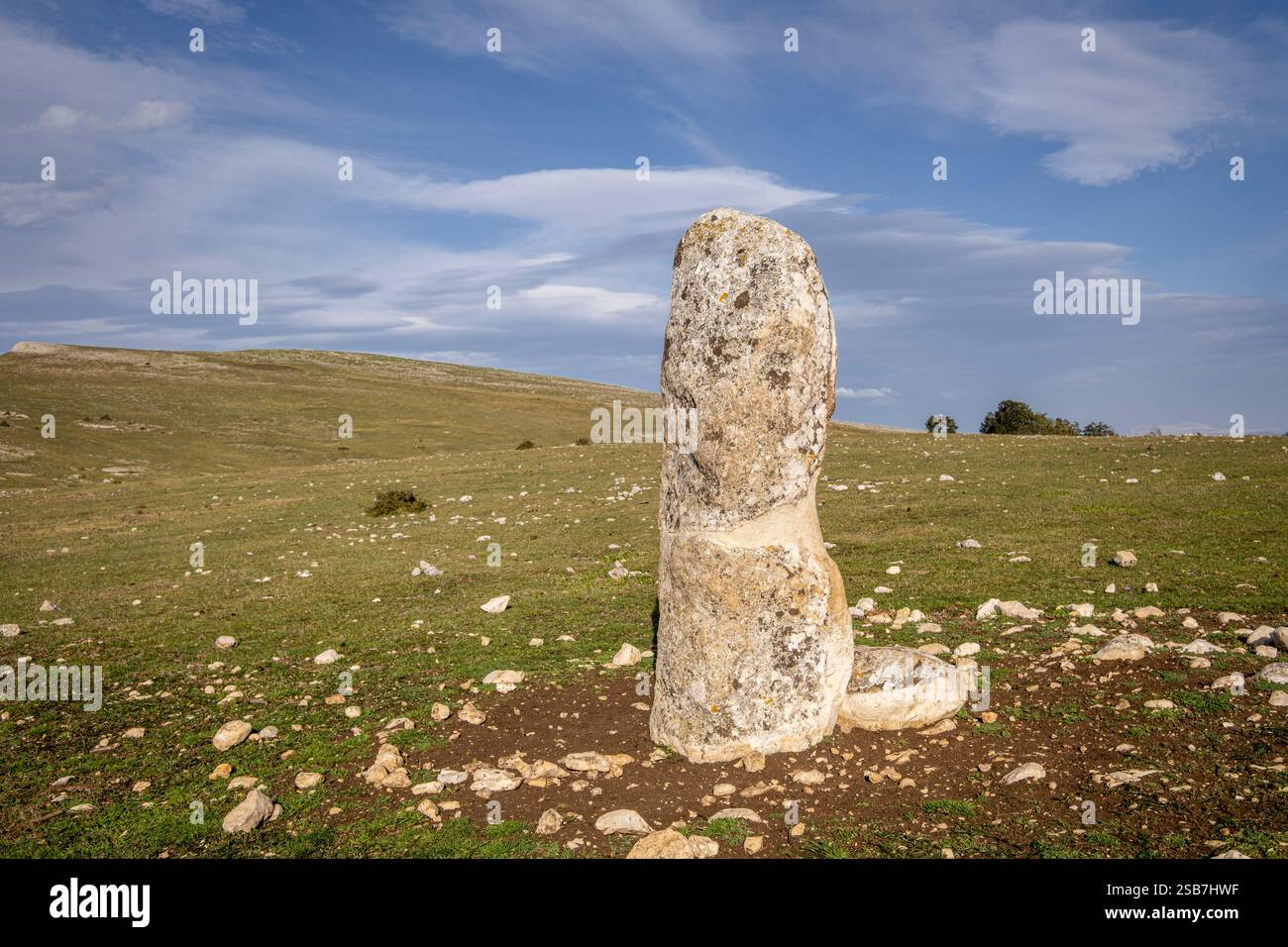 Atau menhir, Mount Surbe, Legaire Megalithic Park, Campas de Legaire ...