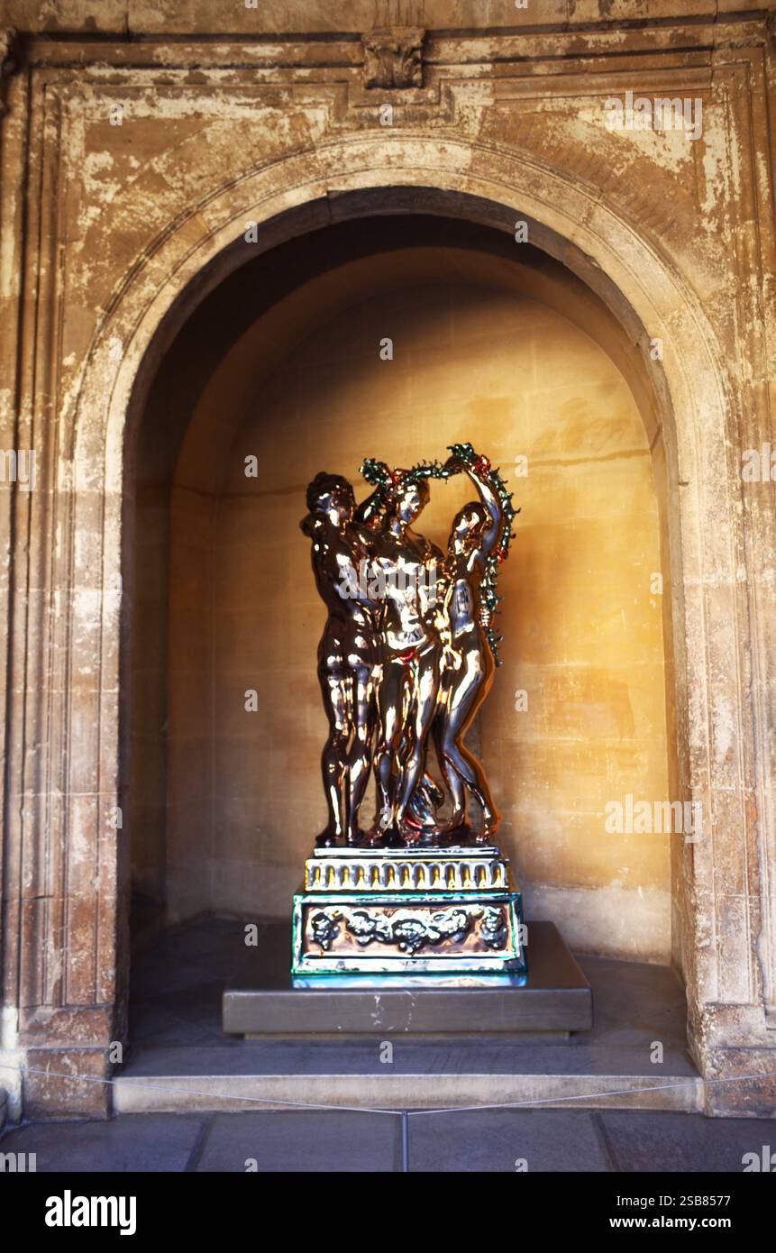 Three graces statue hi-res stock photography and images - Alamy