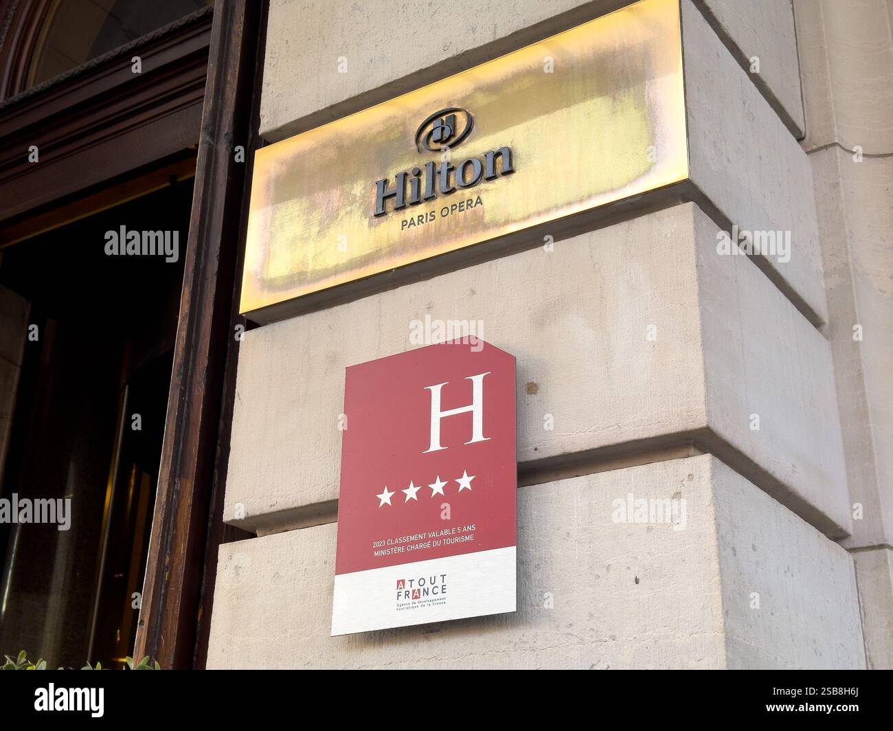Paris hilton hotel hi-res stock photography and images - Alamy