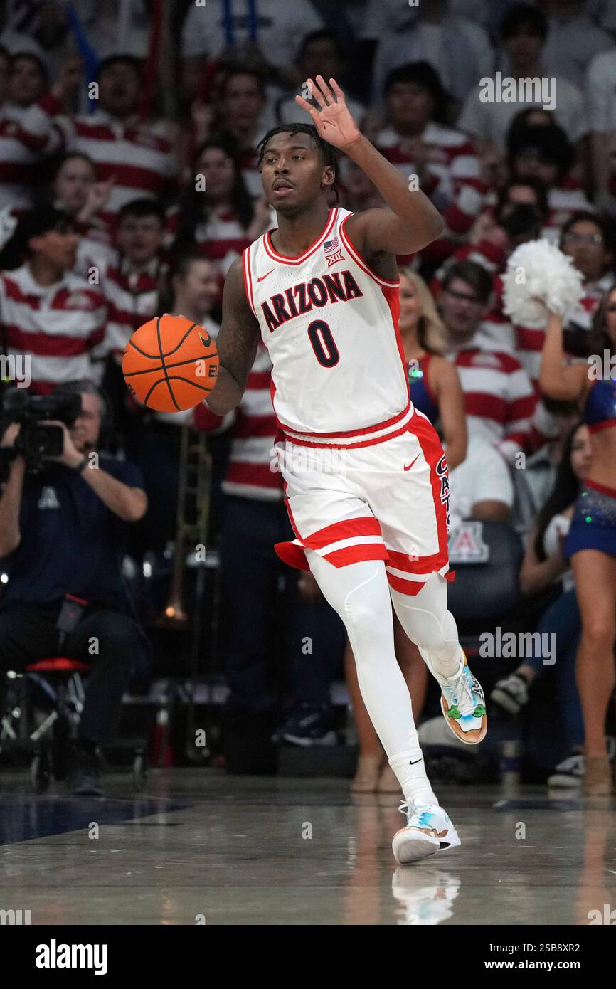 Arizona guard Jaden Bradley (0) during the first half of an NCAA