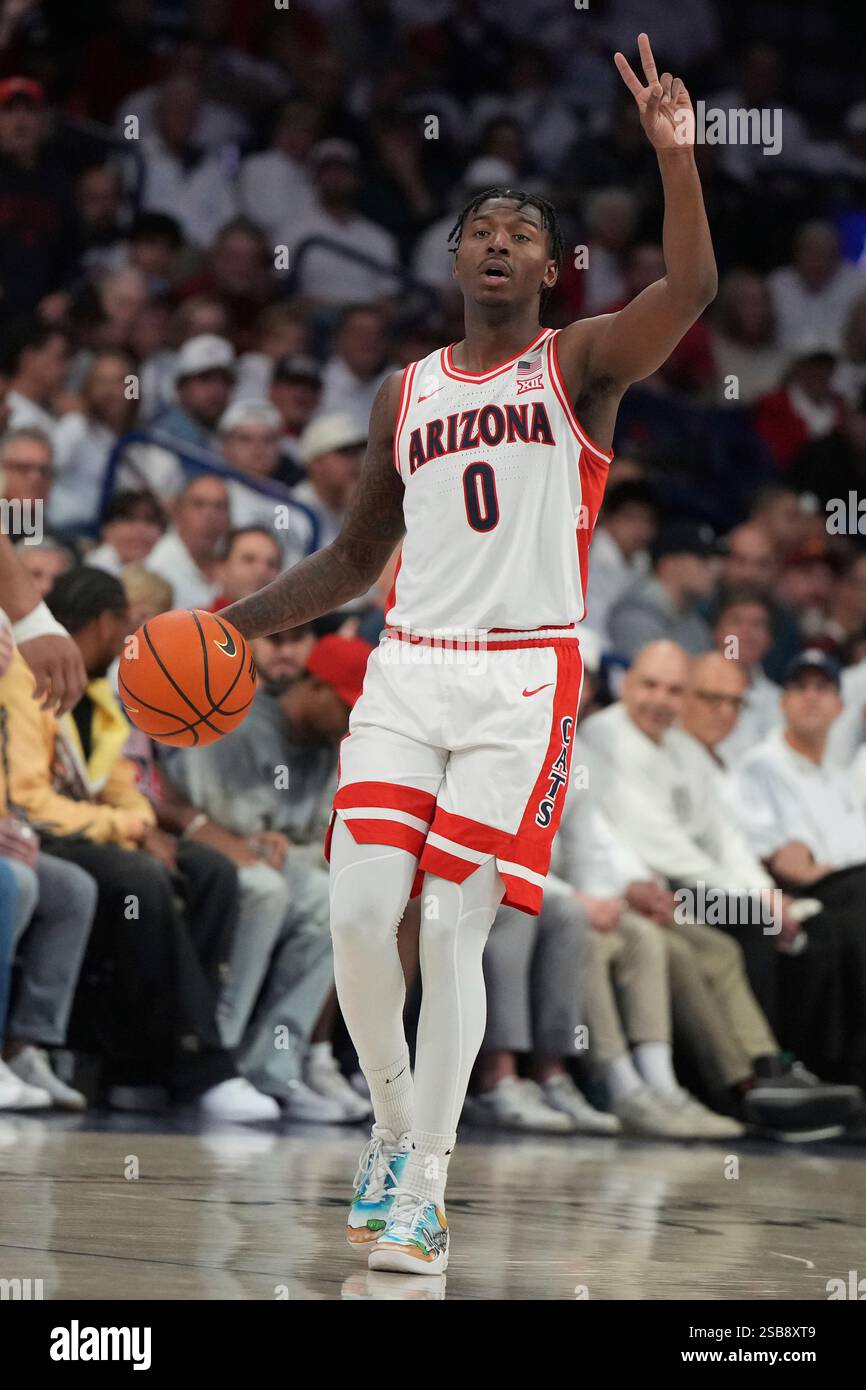 Arizona guard Jaden Bradley (0) during the first half of an NCAA