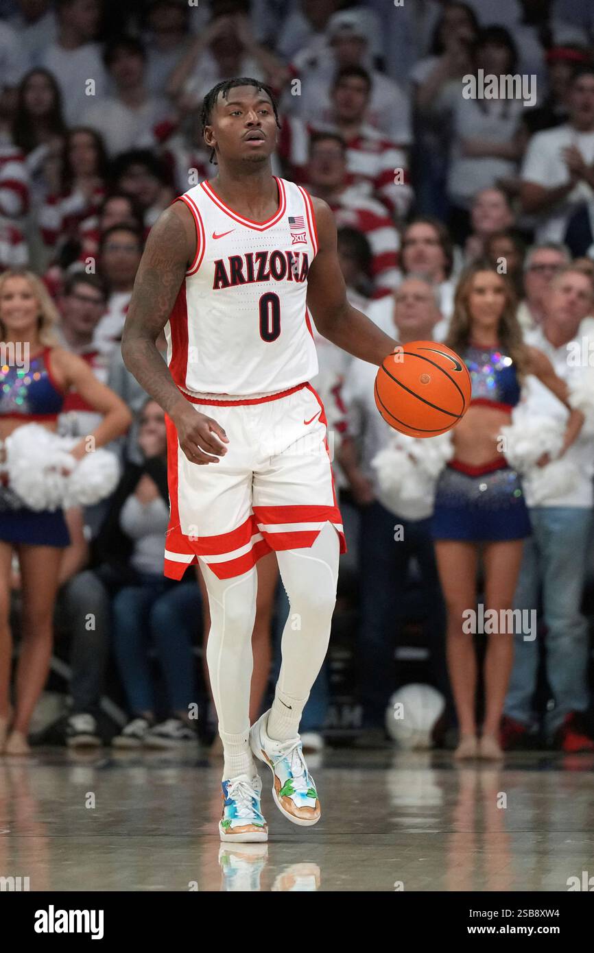 Arizona guard Jaden Bradley (0) during the first half of an NCAA