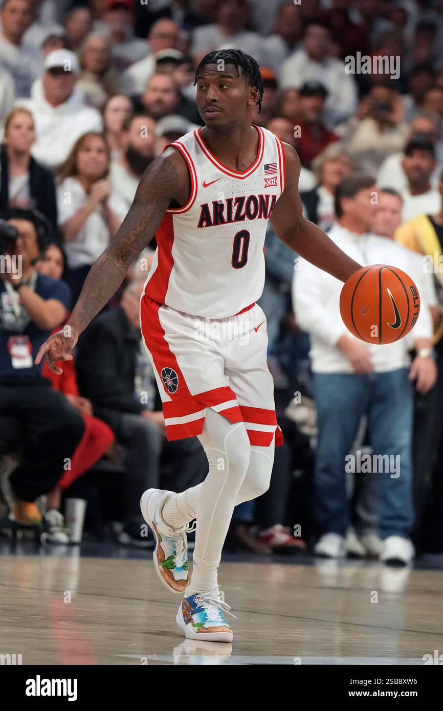 Arizona guard Jaden Bradley (0) during the first half of an NCAA
