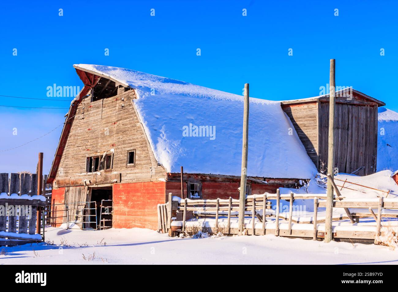 Old rustic red barn in a winter wonderland Stock Photo - Alamy