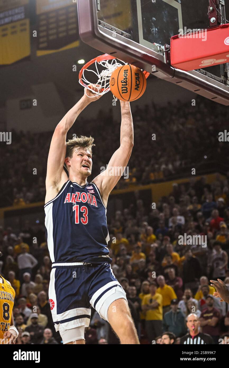 Arizona Wildcats forward Henri Veesaar (13) dunks the ball in the