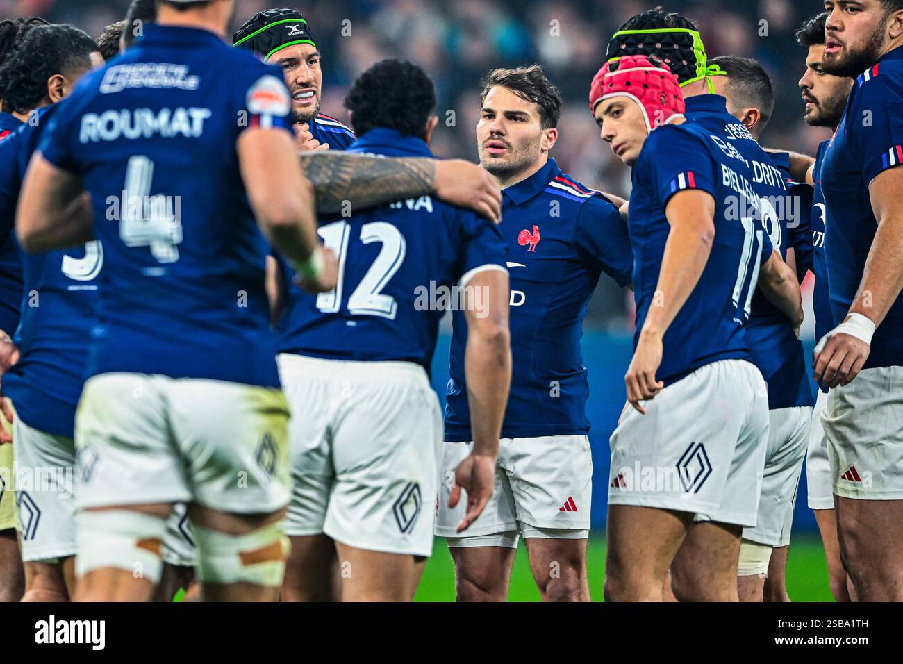 French team players in group during the 6 or Six Nations Championship ...