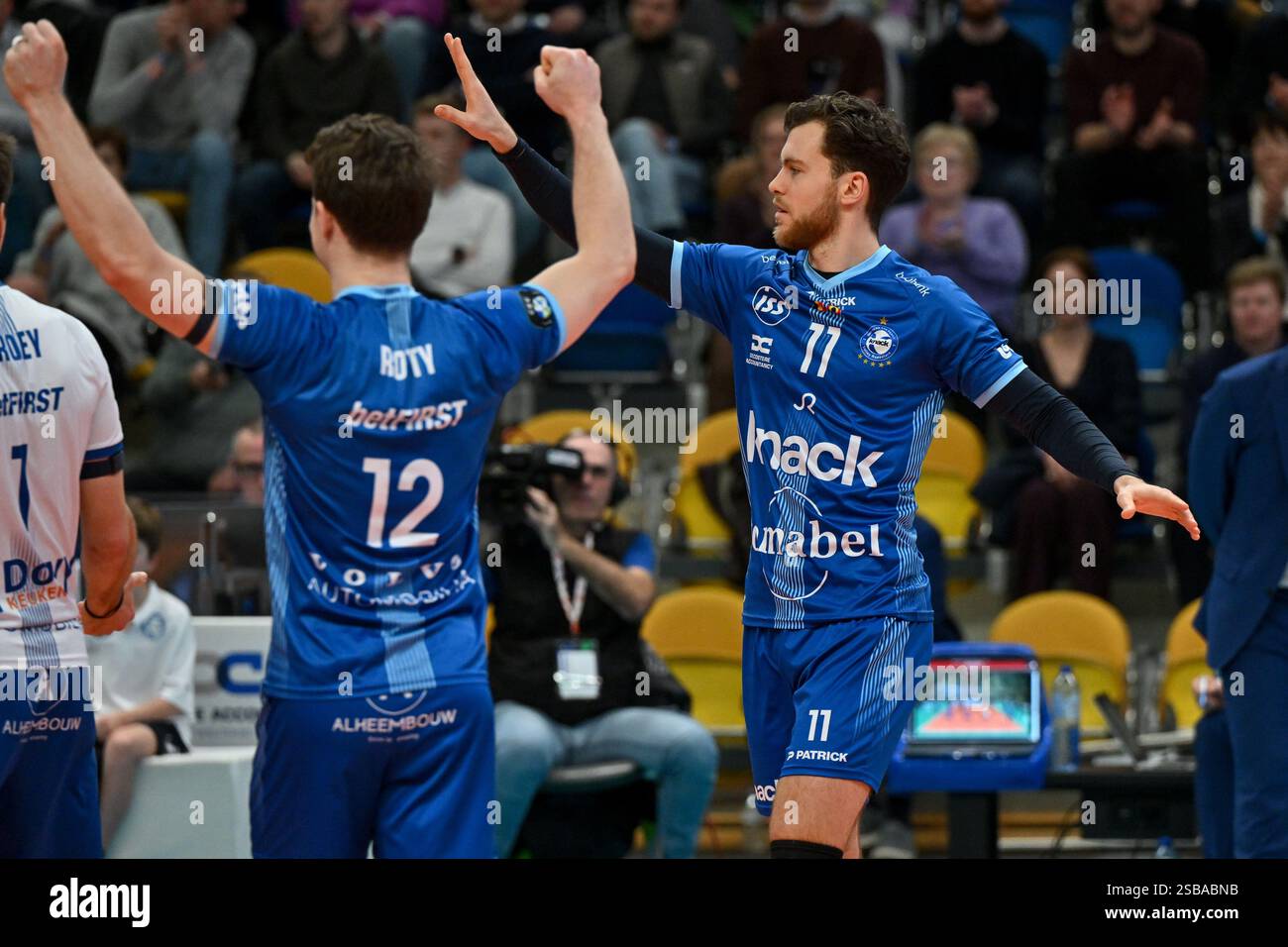 Roeselare, Belgium. 29th Jan, 2025. Seppe Van Hoyweghen (11) of Roeselare pictured during a Volleyball game between Knack Volley Roeselare and Hypo Tirol Innsbruck, in the 6 th game in pool C in the league phase of the CEV Champions League of the 2024-2025 season, on January 29, 2025 in ROESELARE, Belgium. (Photo by David Catry/Isosport) Credit: sportpix/Alamy Live News Stock Photo