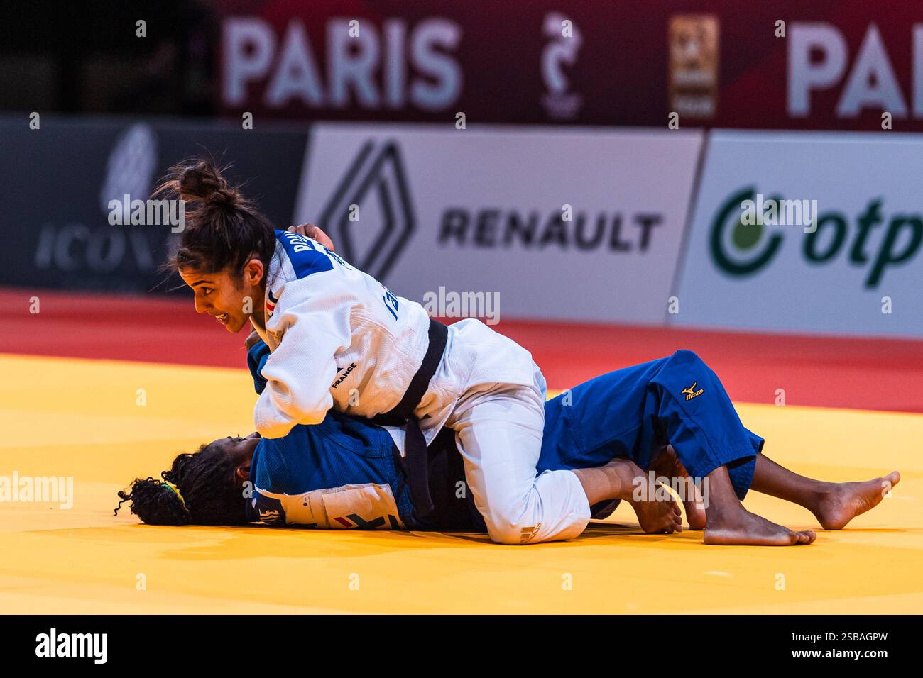Shirine BOUKLI (FRA) and Maria Celia LABORDE (USA) quarter final Women
