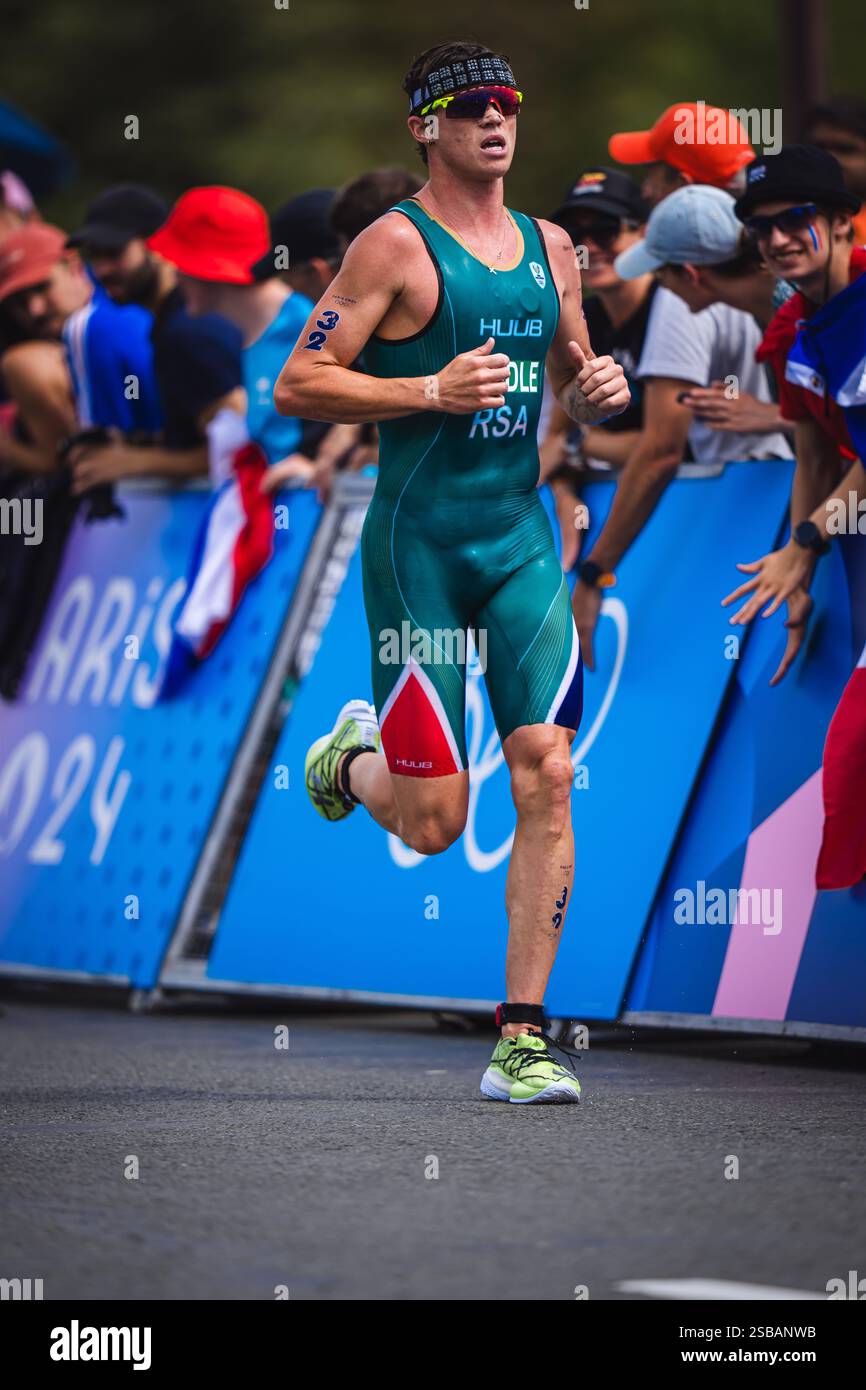 Jamie Riddle participating in the triathlon at the Paris 2024 Olympic ...