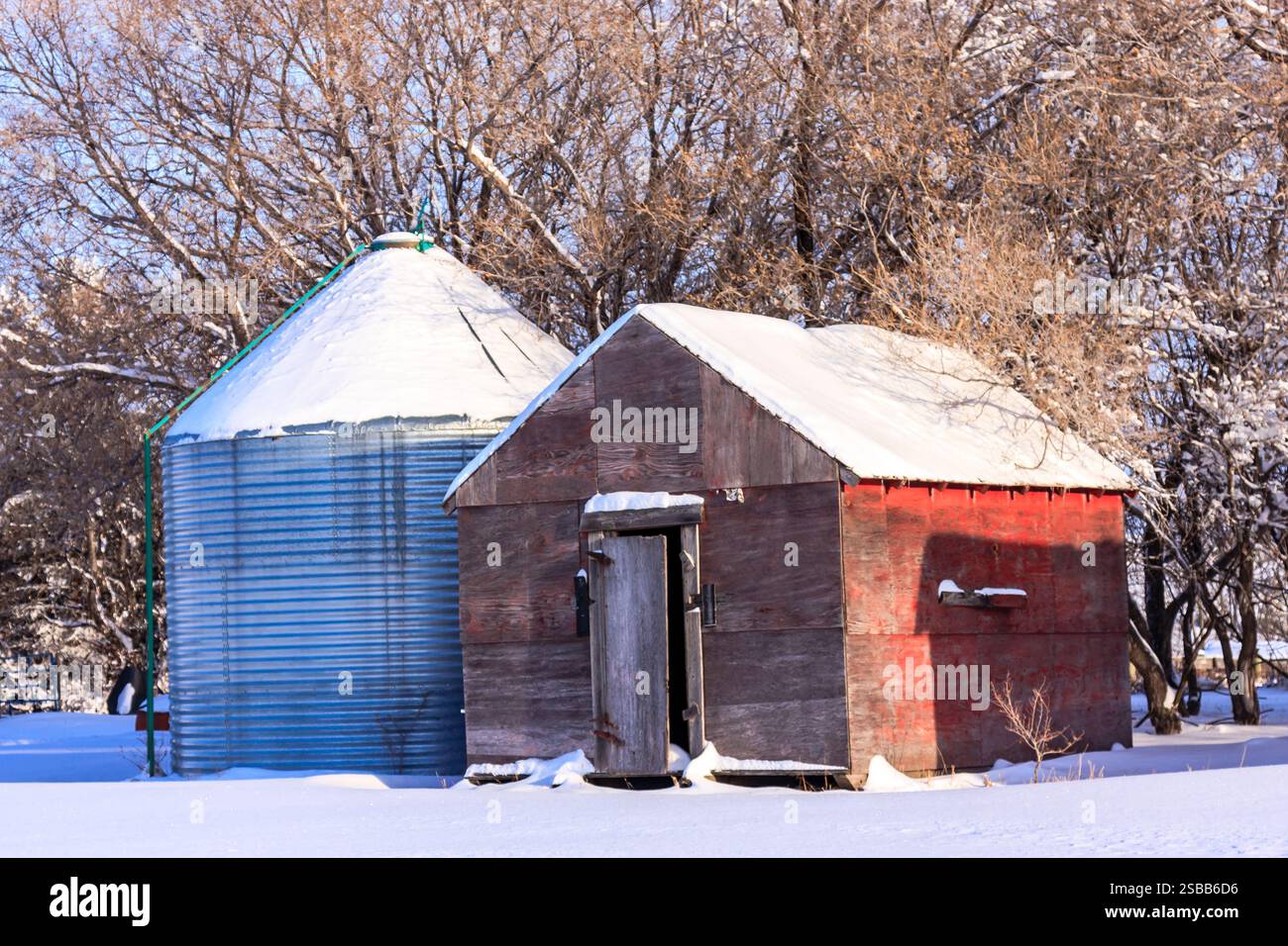 Old farm building in the snow of winter Stock Photo - Alamy