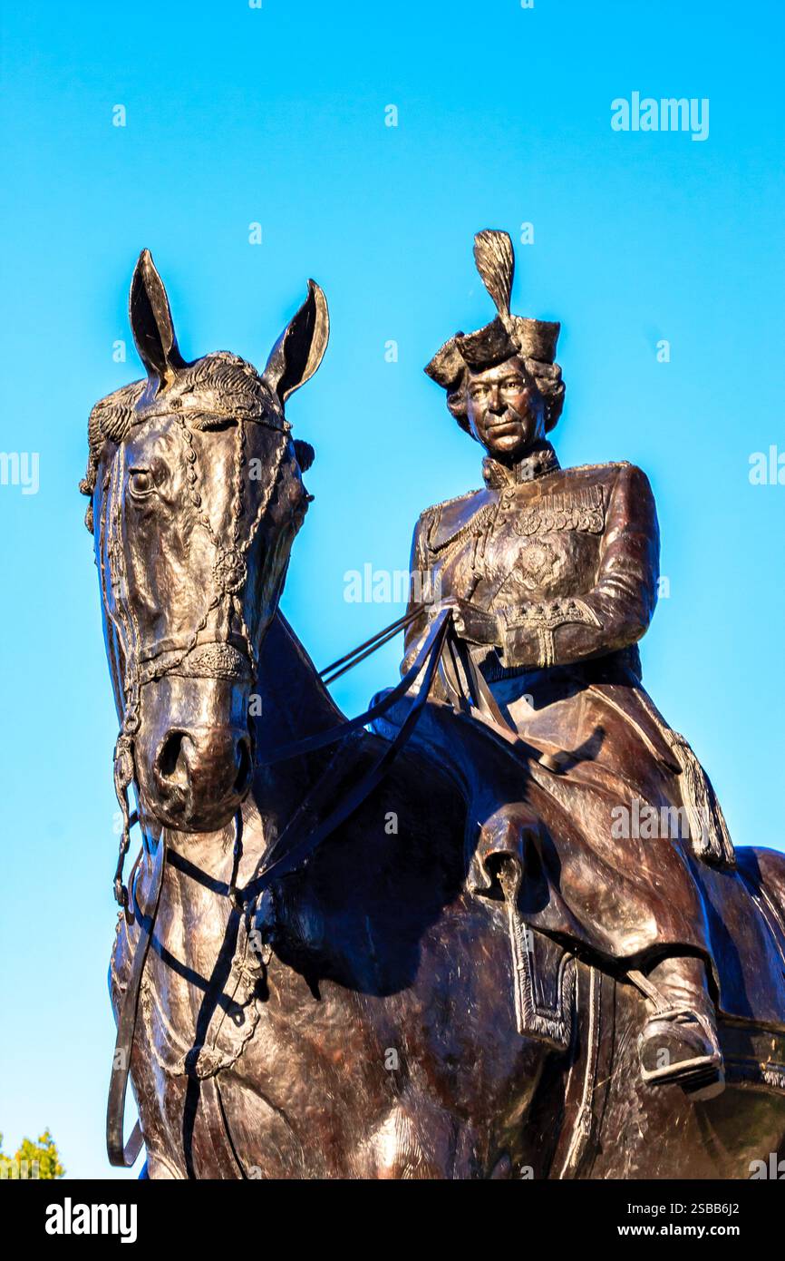 Bronze statue man woman riding hi-res stock photography and images - Alamy