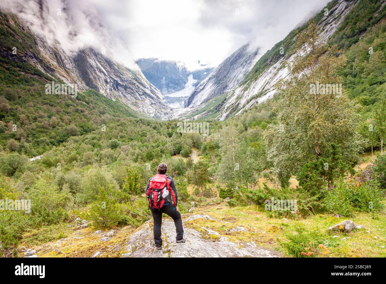 hiking-to-brenndals-breen-glacier-national-park-of-jostedalsbreen