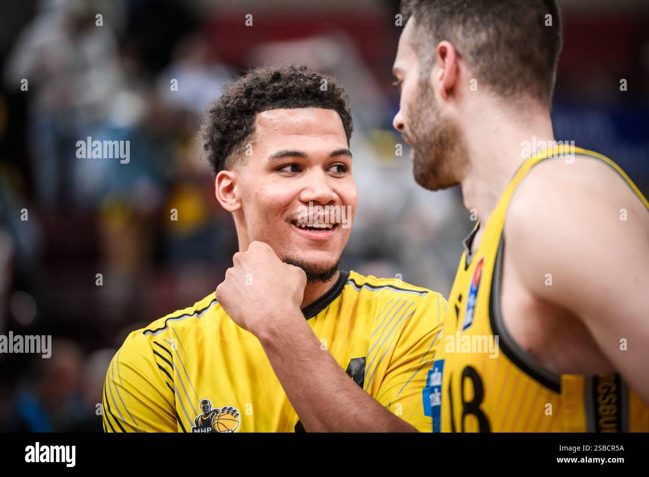 Brandon Tischler (MHP Riesen Ludwigsburg, #24) - Laecheln, Freude ...