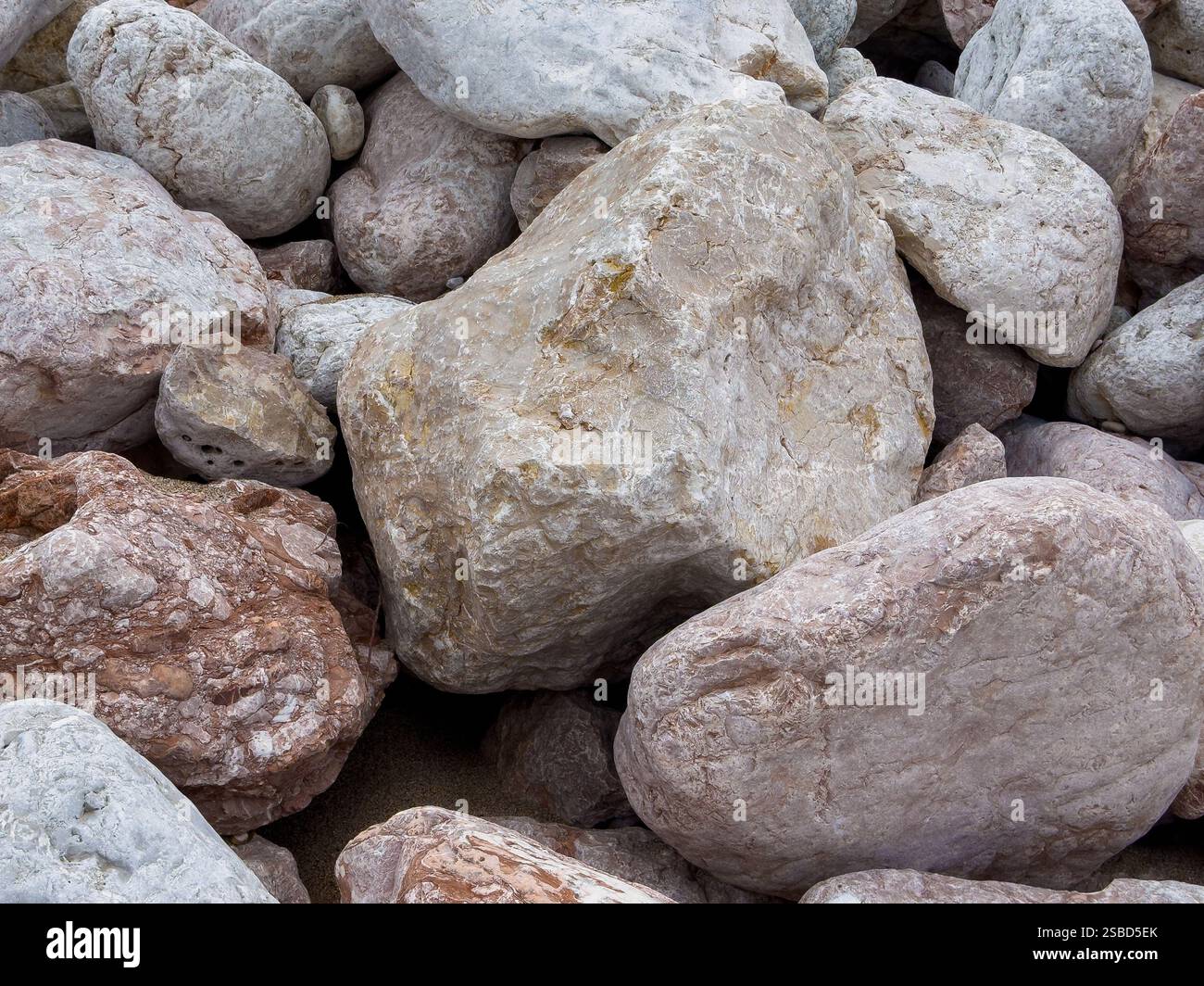 Pile of Large Weathered pink Rocks and Boulders Stock Photo - Alamy