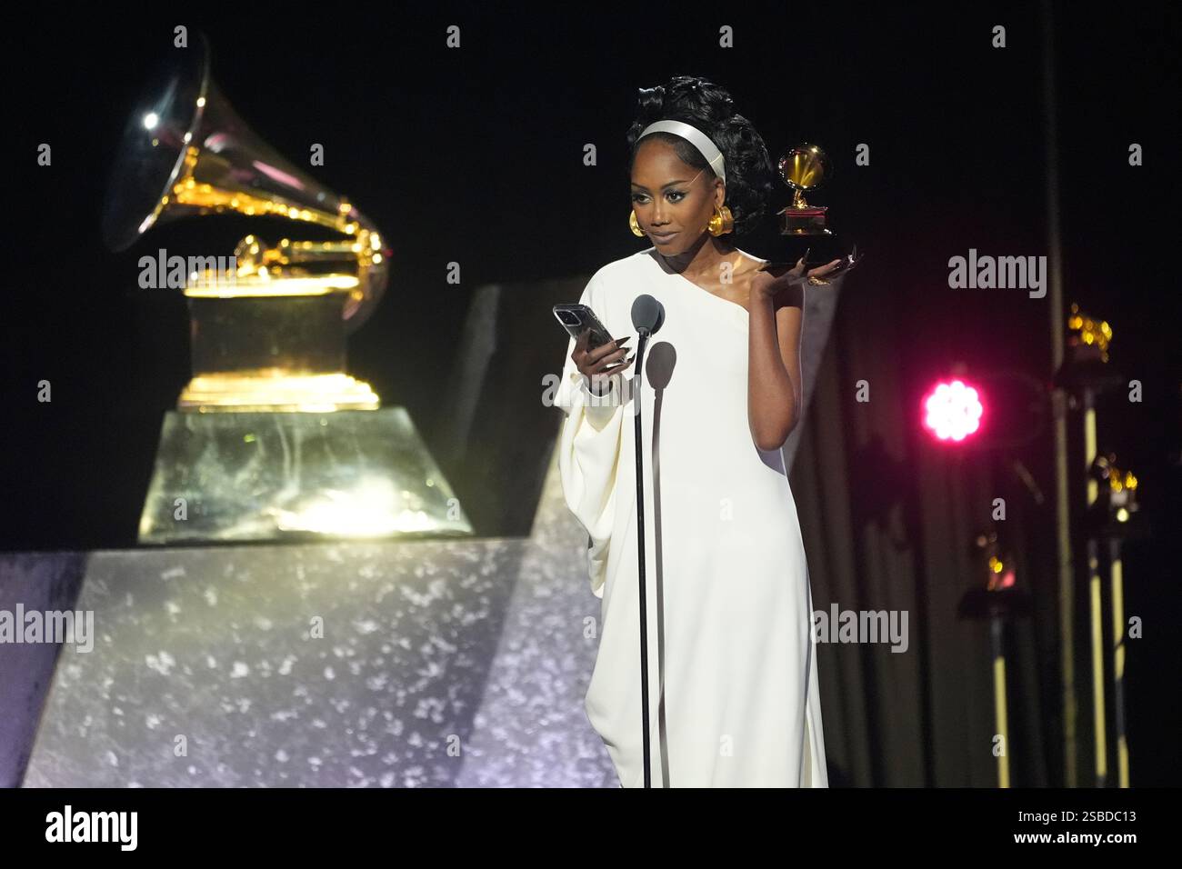 Muni Long accepts the award for best r&b performance for "Made For Me